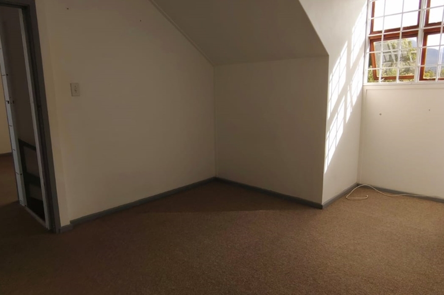 To Let 4 Bedroom Property for Rent in Heather Park Western Cape